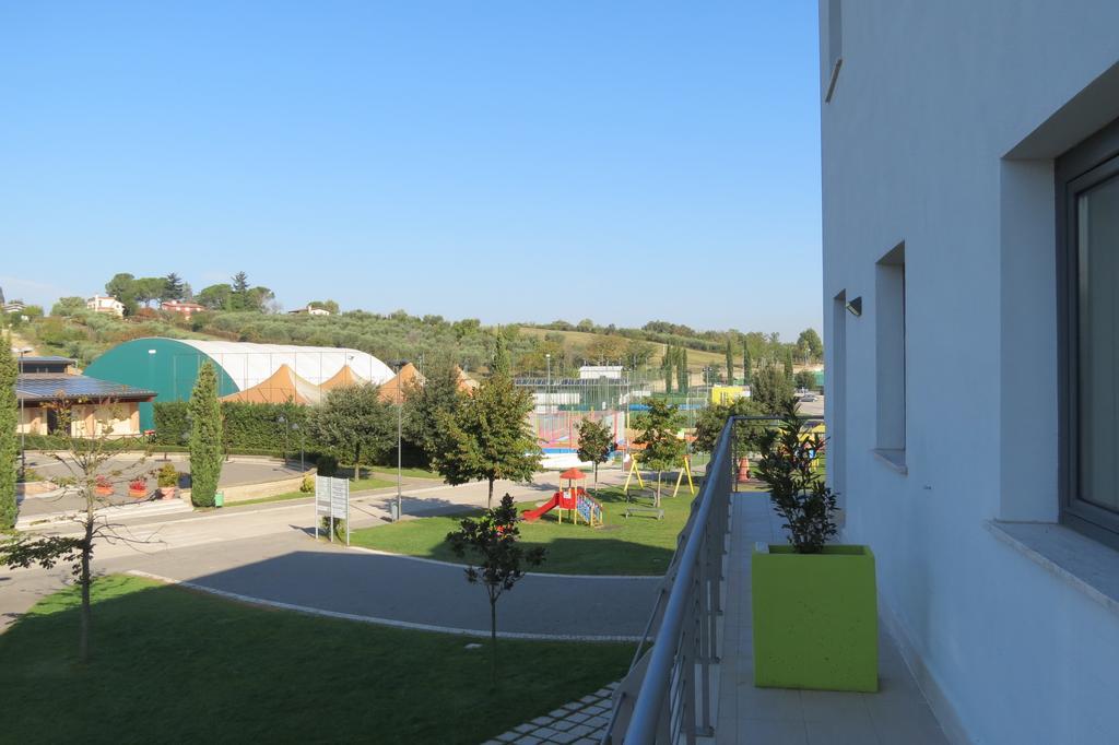 Life Sport Hotel Ментана Экстерьер фото
