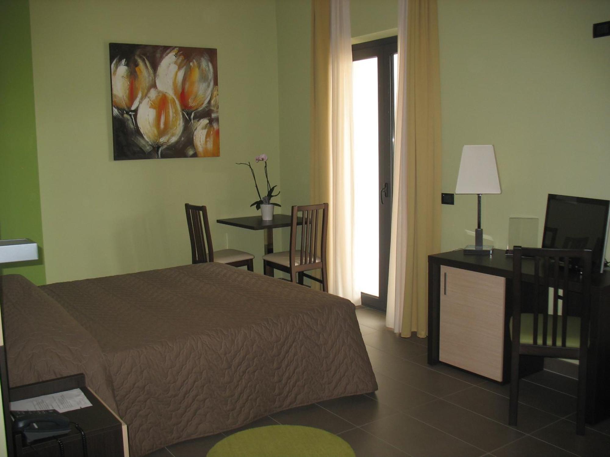 Life Sport Hotel Ментана Экстерьер фото