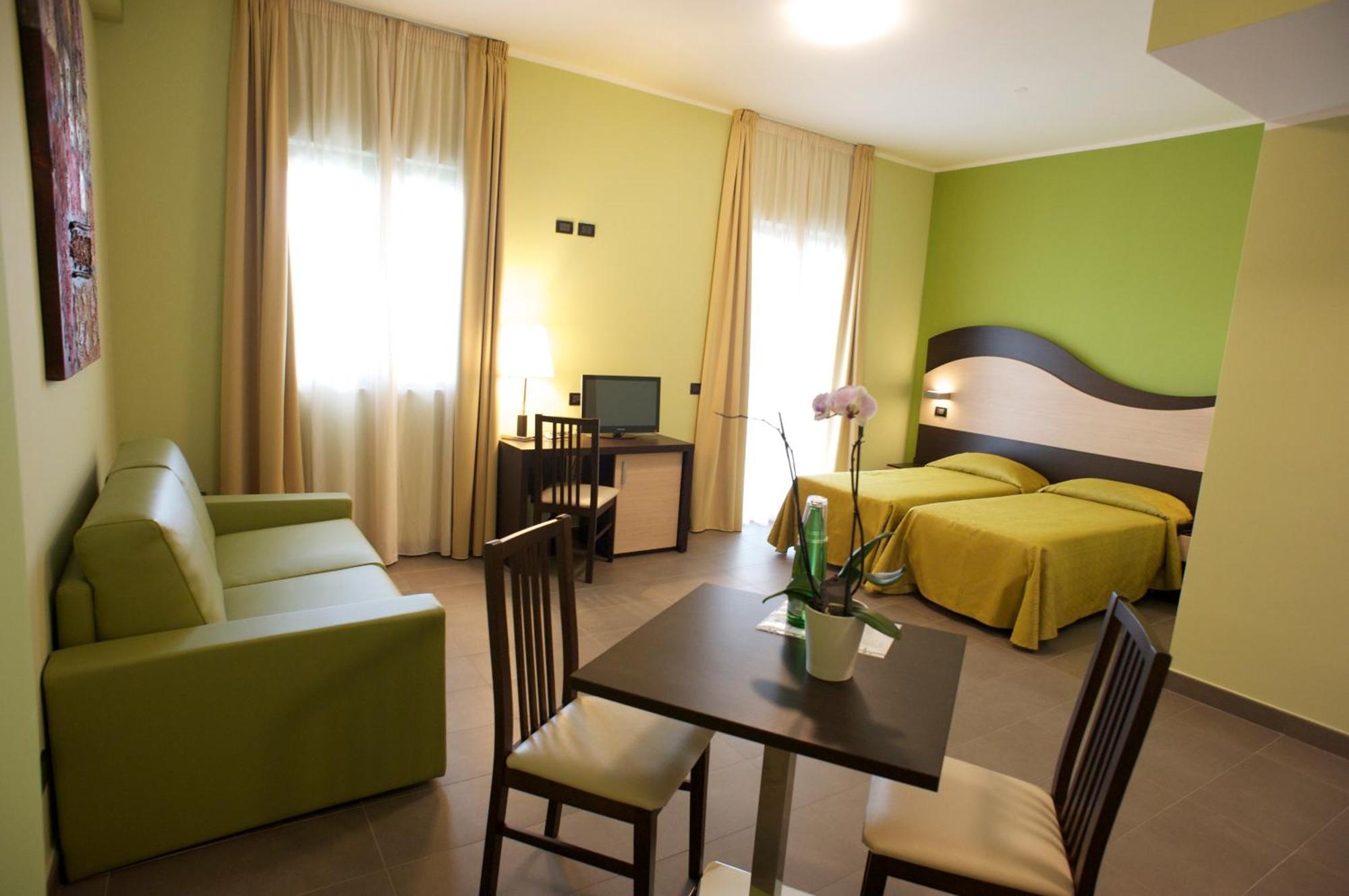 Life Sport Hotel Ментана Экстерьер фото