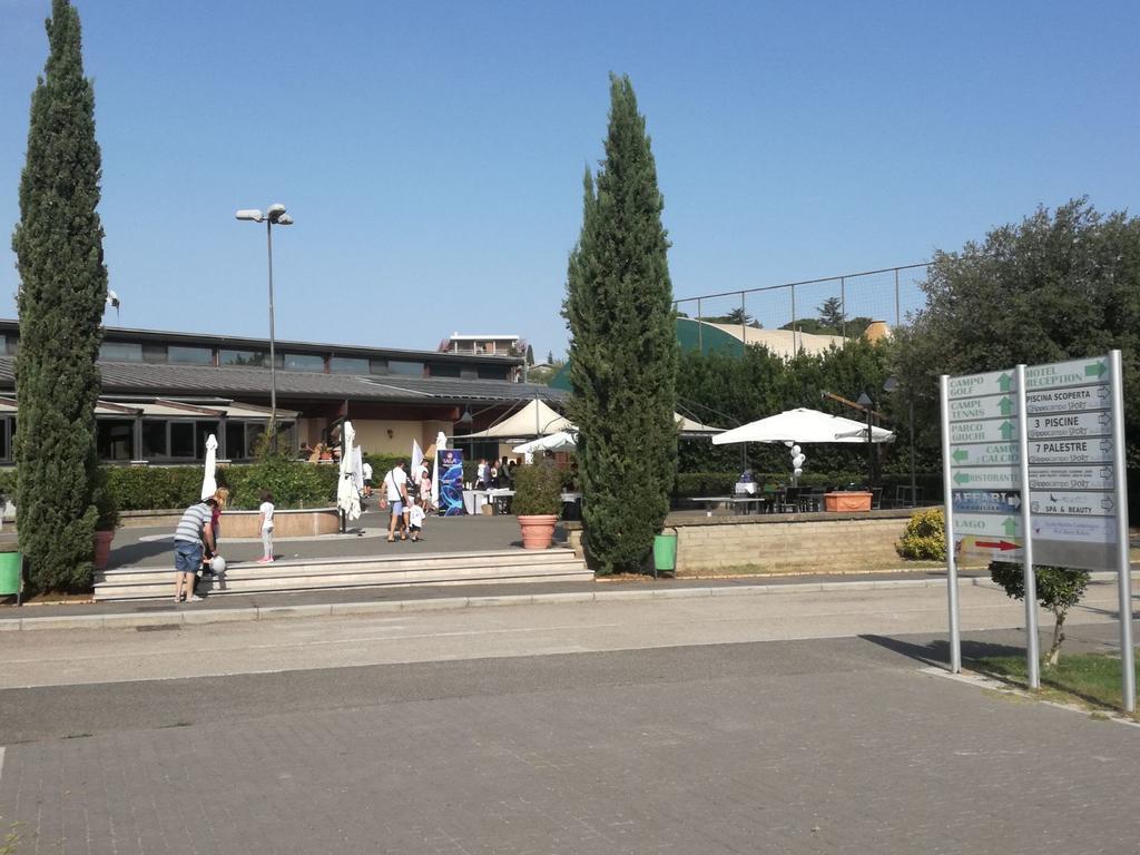 Life Sport Hotel Ментана Экстерьер фото