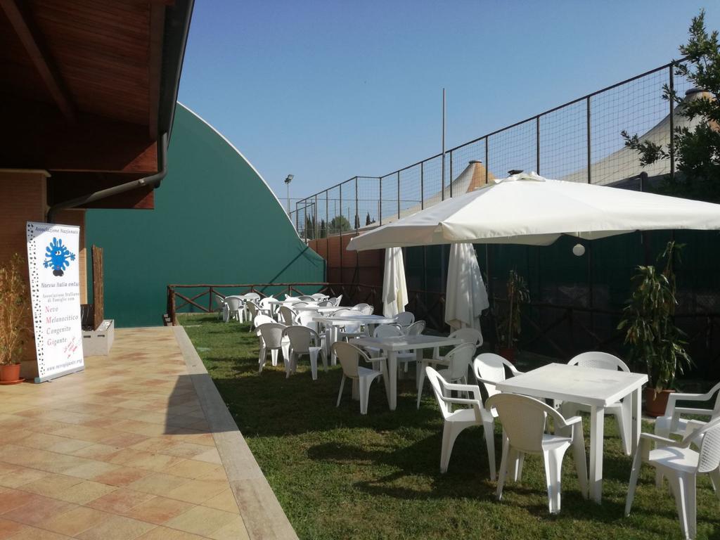 Life Sport Hotel Ментана Экстерьер фото