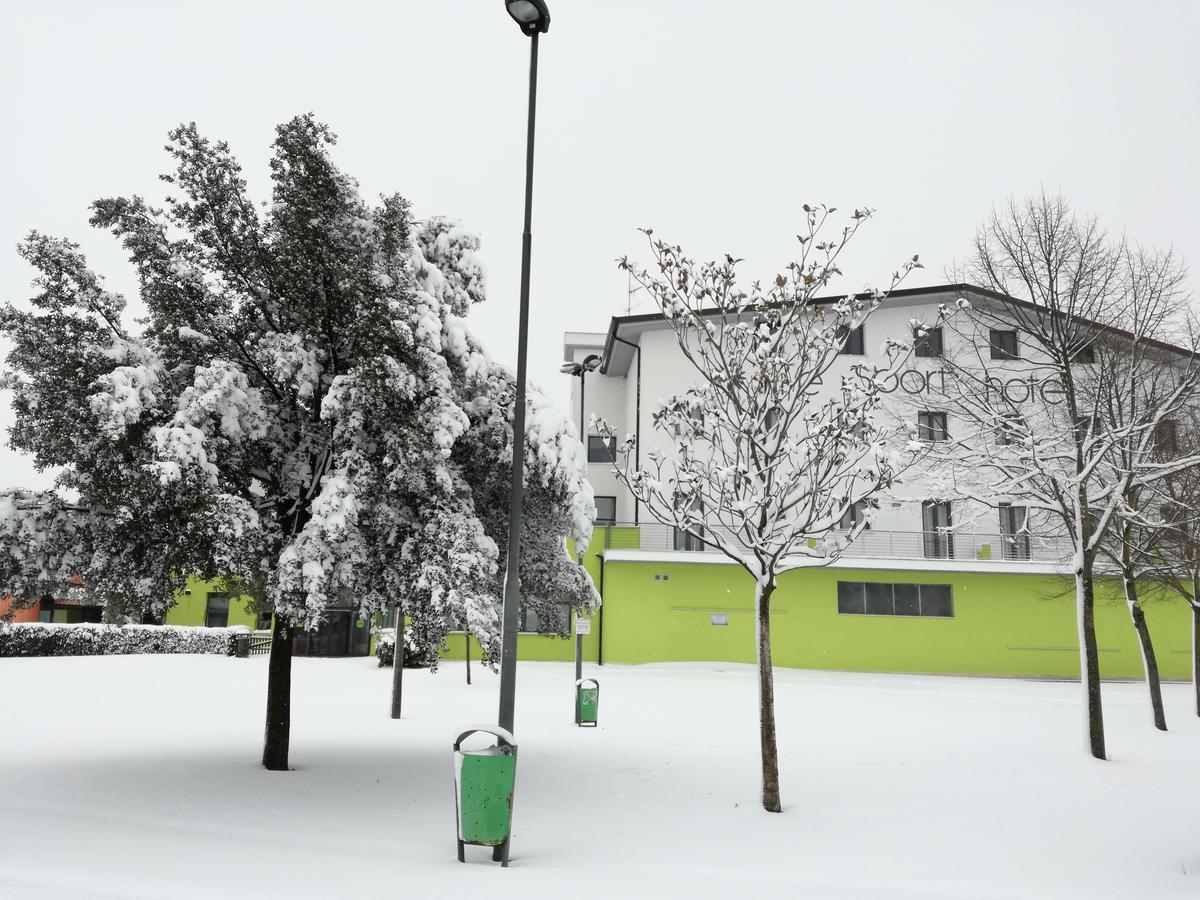Life Sport Hotel Ментана Экстерьер фото