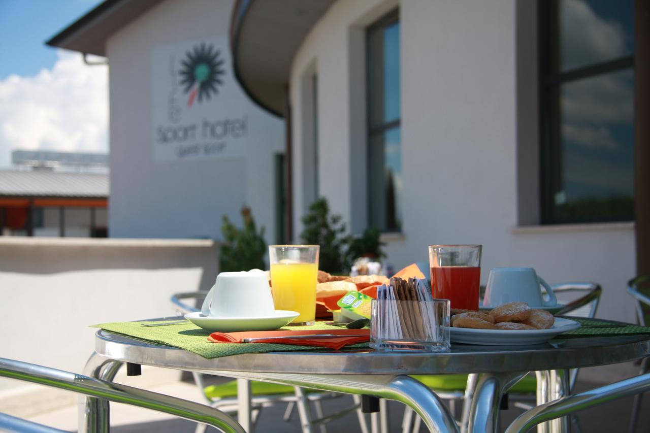 Life Sport Hotel Ментана Экстерьер фото